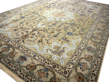 Kashan rug 14.3 x 10.4 ft from the movie Spencer