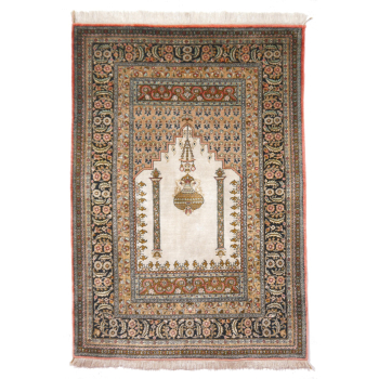 13187 Qum Silk rug Iran / Persia 5.2 x 3.4 ft / 158 x 105 cm