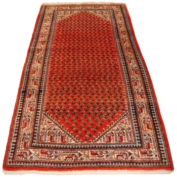 Sarouk vintage rug 6.8 x 4.5 ft / 206 x 136 cm Sarough Serabend carpet old 206 x 136 cm vintage Provenance: Sarough Serabend Size: 6.8 x 4.5 ft Materials: pile of new wool, warp and weft of cotton Age: Made in the 1930s Condition: Very good, age-appropria