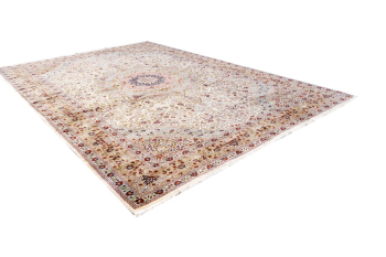 Preview: Hereke rug 16.4 x 10.8 ft / 500 x 330 cm turkish oversized vintage This oversized turkish Hereke Wool rug is made of fine wool on cotton warp and weft. It is in exquisite vintage condition. Size is between 16 x 10 ft and 17 x 11 ft.