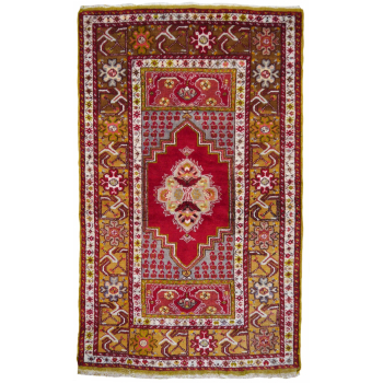 Worn to perfection. Kirsehir vintage rug Turkey 5.7 x 3.5 ft / 175 x 107 cm