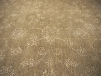 This original hand-knotted Agra Style Rug measures 9 x 12 ft and goes well with interior design styles. The pale and faded color gives it a cool look. 15653