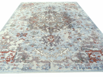 Shop a luxurious Heriz living room rug, hand-knotted in India. Beige & blue tones, 360 x 280 cm, made from wool & viscose. Perfect for your home!