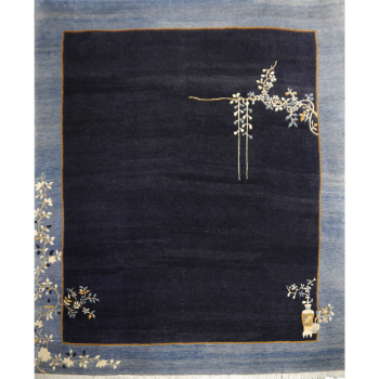Handgeknüpfter China Teppich im Peking Design, dunkelblau mit hellblauer Bordüre, 244 x 200 cm.