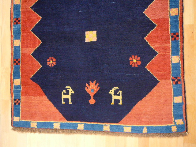 Gabbeh rugs are knotted by the Lori nomads. This nomadic tribe belongs to the Bachtiari tribal group. 13361 Djoharian Collection