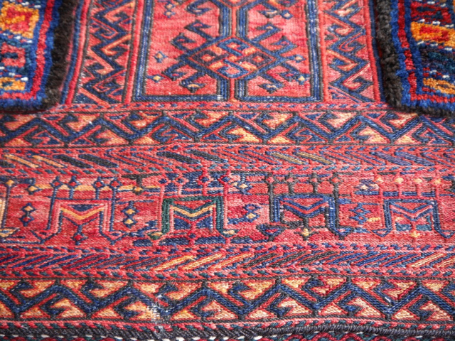 Bachtiari Soumak Sattel Teppich alt 118 x 102 cm handgeknüpft, handgewebt und handbestickt.