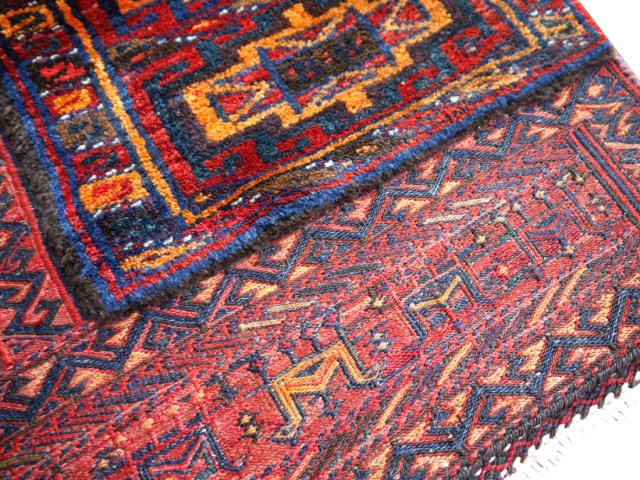 Bachtiari Soumak Sattel Teppich alt 118 x 102 cm handgeknüpft, handgewebt und handbestickt.