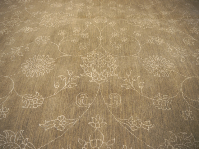 This original hand-knotted Agra Style Rug measures 9 x 12 ft and goes well with interior design styles. The pale and faded color gives it a cool look. 15653