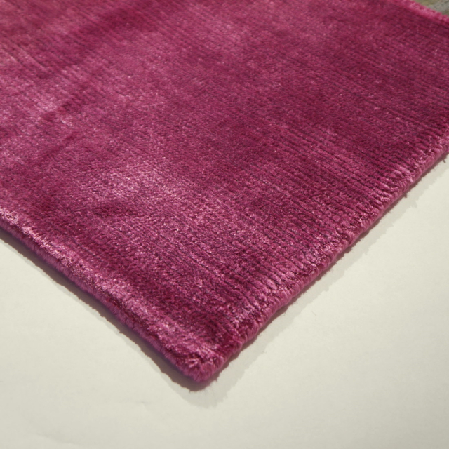 Designerteppich Striking Purple Bambusseide Einfarbig 15941