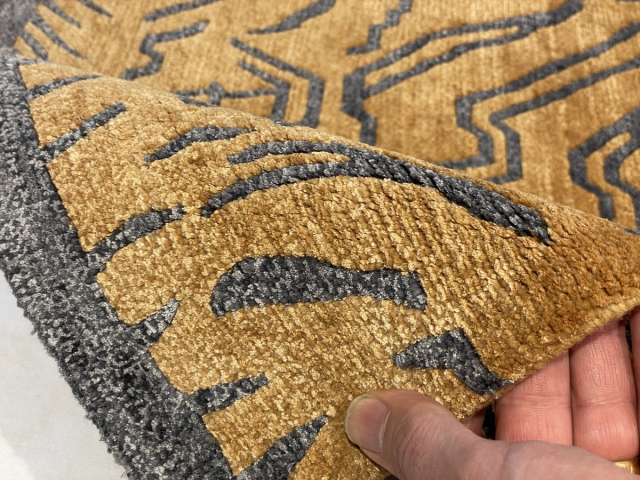 Tibetischer Teppich Tiger Läufer 215 x 62 cm echte Seide und Wolle Gold handgeknüpft