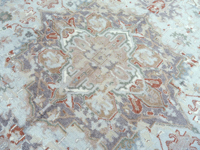 Shop a luxurious Heriz living room rug, hand-knotted in India. Beige & blue tones, 360 x 280 cm, made from wool & viscose. Perfect for your home!